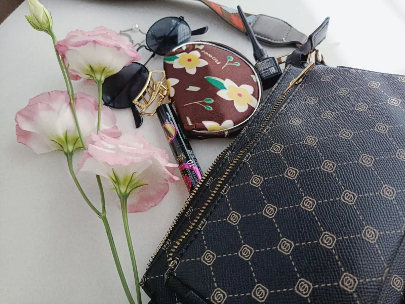 How a Few Great Accessories Can Do the Heavy Lifting for Your Entire Wardrobe